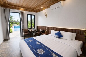 Desk, blackout curtains, free WiFi, bed sheets - Senna Garden HomeStay (Hoa Lu)