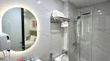Double Room, Non Smoking, Garden View | Bathroom