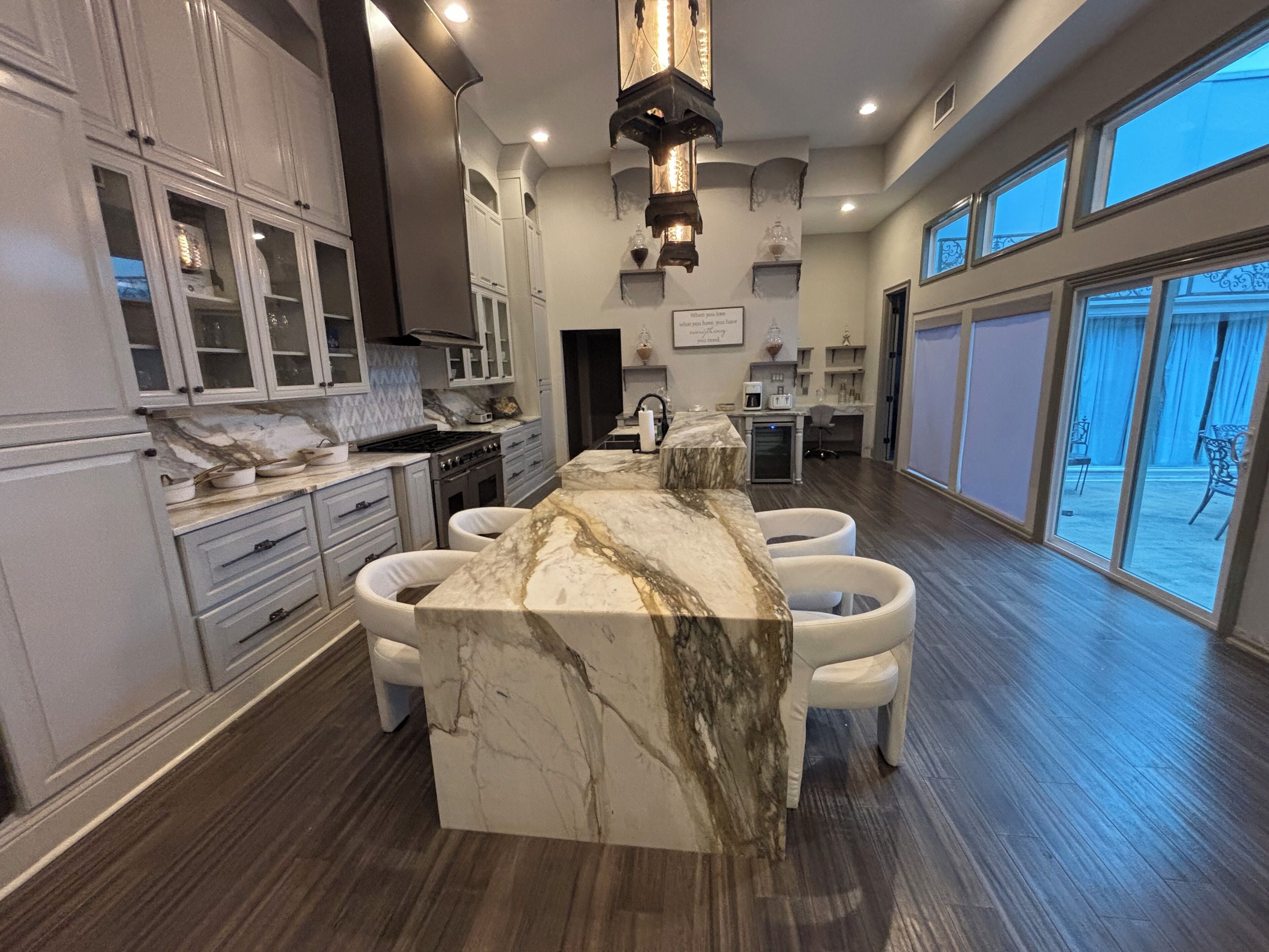 Microonde, forno, piano cottura, lavastoviglie