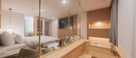 Hinoki Spa Double Room | Bàn, khu vực làm việc phù hợp cho laptop