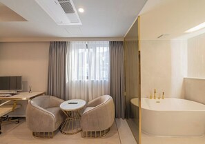 Standard Double Room | Bathroom | Hair dryer, towels, soap, shampoo - Denbasta Hotel Busan Jeonggwan (Busan)