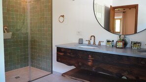 Hair dryer, towels, soap, shampoo - A charming comfortable traditional residence for an exclusive stay near Florence (Toscana)