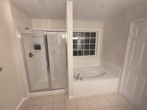 Shower, jetted tub, hair dryer, towels
