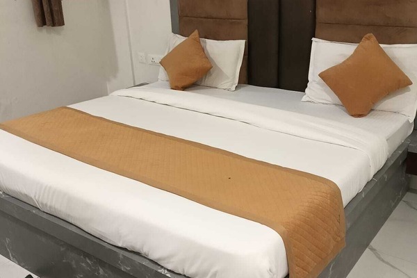 Basic Double or Twin Room | Desk, free WiFi