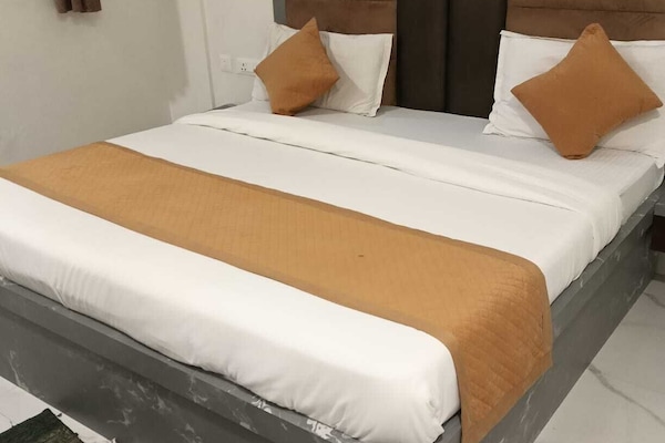 Habitación básica con 1 cama doble o 2 individuales | Escritorio y wifi gratis