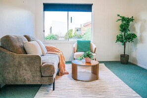 House, Garden View | Living area - StayAU Luxe 6BR Cradle Mountain (Kings Meadows)