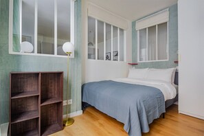 Iron/ironing board, WiFi, bed sheets - Blueground | Gros-Caillou, view, nr Eiffel Tower (Paris)