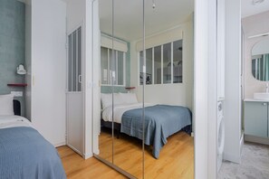 Iron/ironing board, WiFi, bed sheets - Blueground | Gros-Caillou, view, nr Eiffel Tower (Paris)