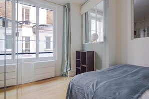 Iron/ironing board, WiFi, bed sheets - Blueground | Gros-Caillou, view, nr Eiffel Tower (Paris)
