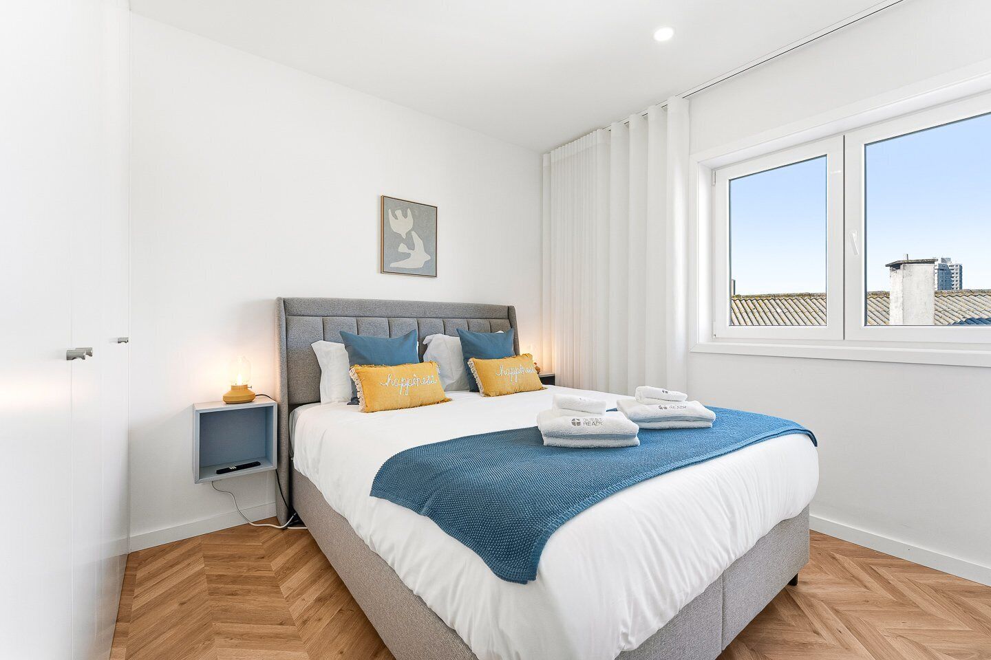 Fer et planche à repasser, accès Internet, draps fournis