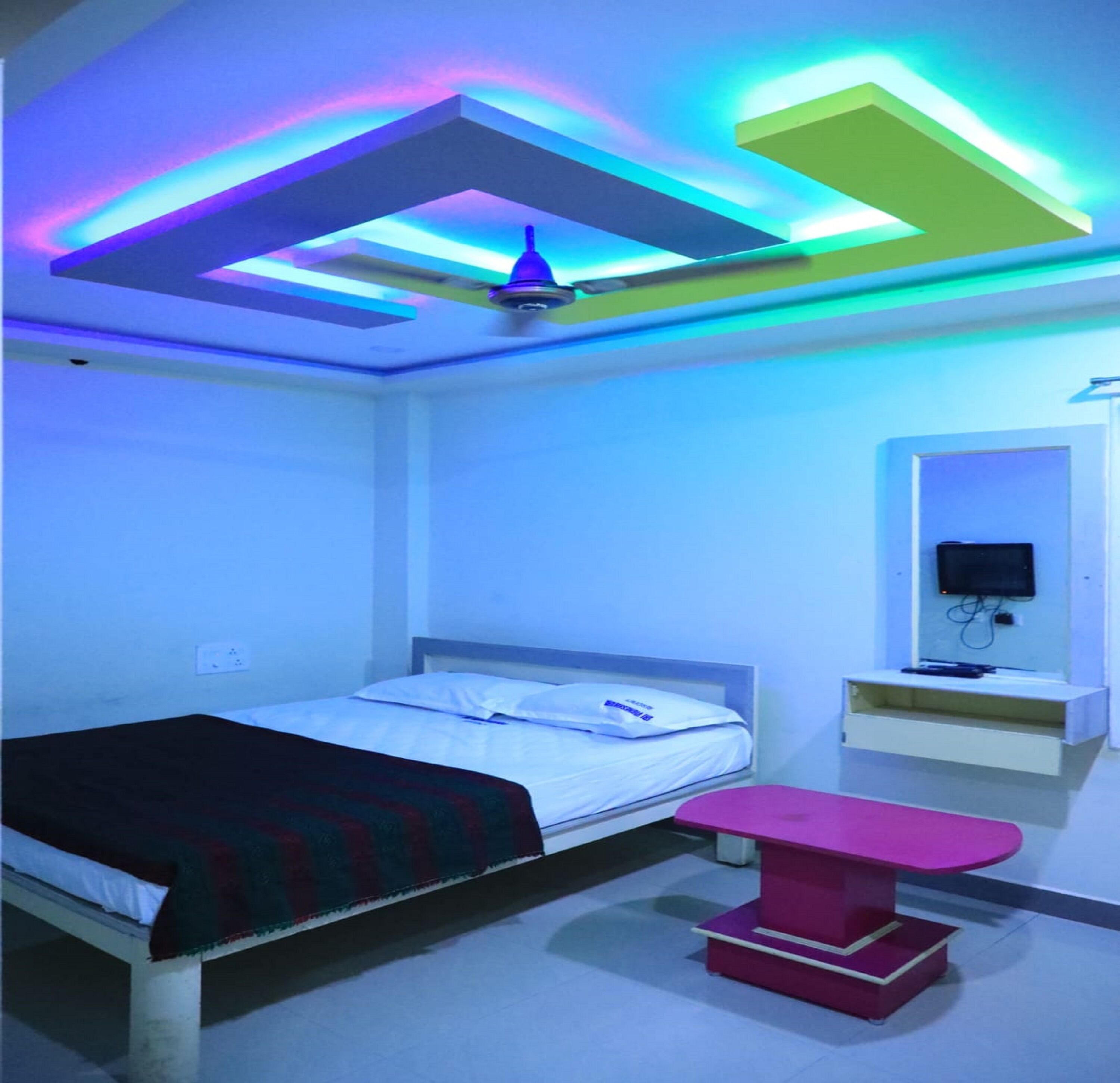 Skrivebord og wi-fi (inkludert)