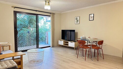 Apartment close to macquarie uni metro and shopping center