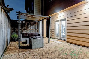 Terrace/patio - Your R&R Uptown Galleria Houses, Sleeps 23,6BR,4BA (Houston)