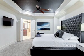6 bedrooms, desk, iron/ironing board, travel cot - Your R&R Uptown Galleria Houses, Sleeps 23,6BR,4BA (Houston)