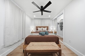 Silitysrauta/-lauta, Wi-Fi, vuodevaatteet