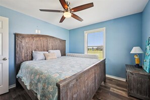 3 bedrooms, free WiFi, bed sheets -  Serenity by the Sea - Walk to Beach - Quiet Family Retreat (Bolivar Peninsula)