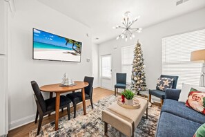 Smart TV - Evening Tide Cottage (Hanahan)
