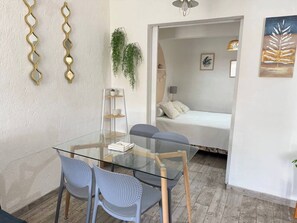 Interior - 100m from the beach - Cozy and with 24/7 security (Jacó)