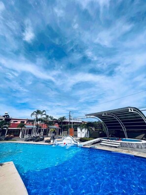 Outdoor pool - 100m from the beach - Cozy and with 24/7 security (Jacó)