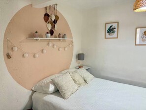 2 bedrooms, free WiFi, bed sheets - 100m from the beach - Cozy and with 24/7 security (Jacó)