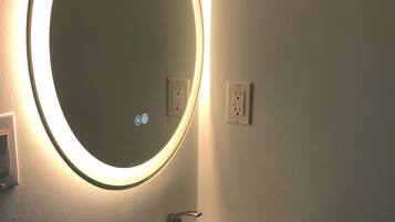 Dusche, Handtücher, Seife, Toilettenpapier