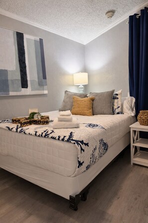 Desk, iron/ironing board, WiFi, bed sheets - Wonderful Beach front 1-bedroom condo sleeps 4 (Galveston)