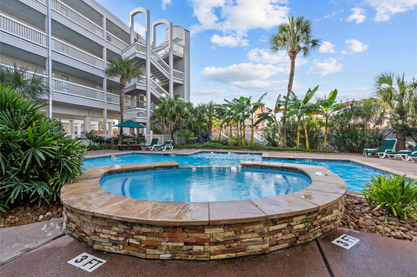 Ulkouima-allas, lämmitetty uima-allas