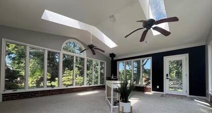 SPACIOUS 3BR Near DC- Parking III