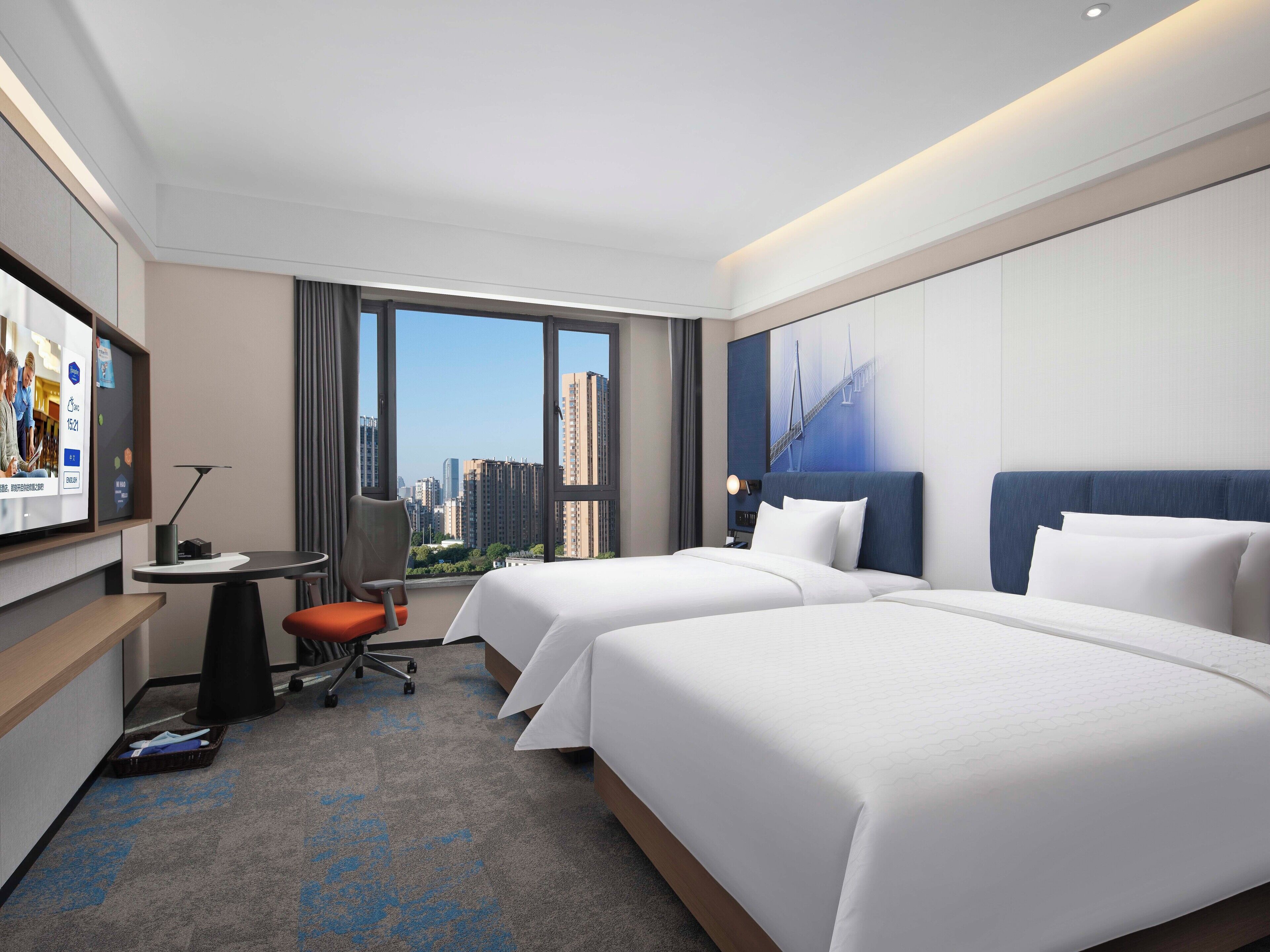 Tomannsrom – standard, byutsikt | Skrivebord og wi-fi (inkludert)