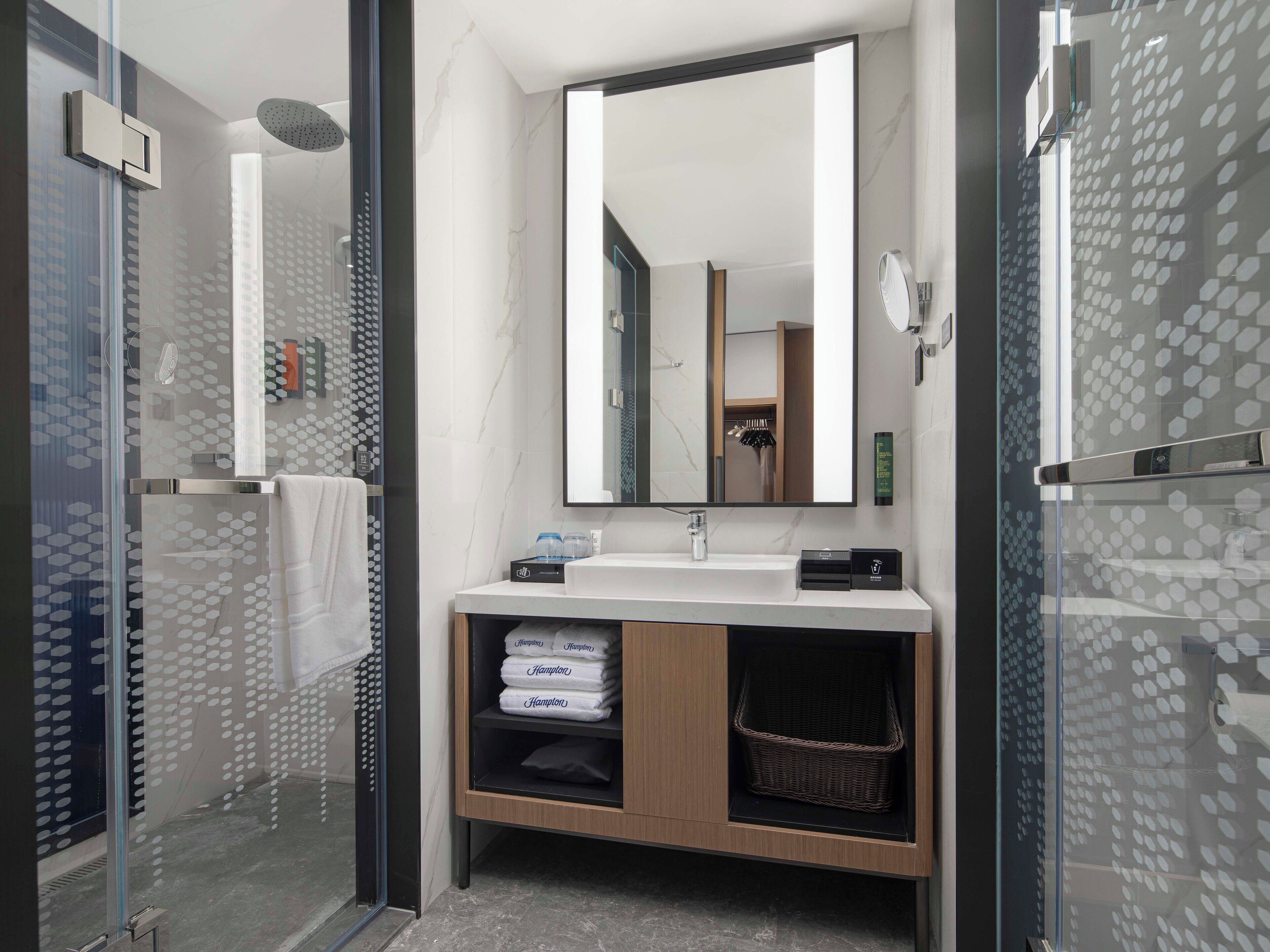 Chambre Standard avec lits jumeaux, vue ville | Salle de bain