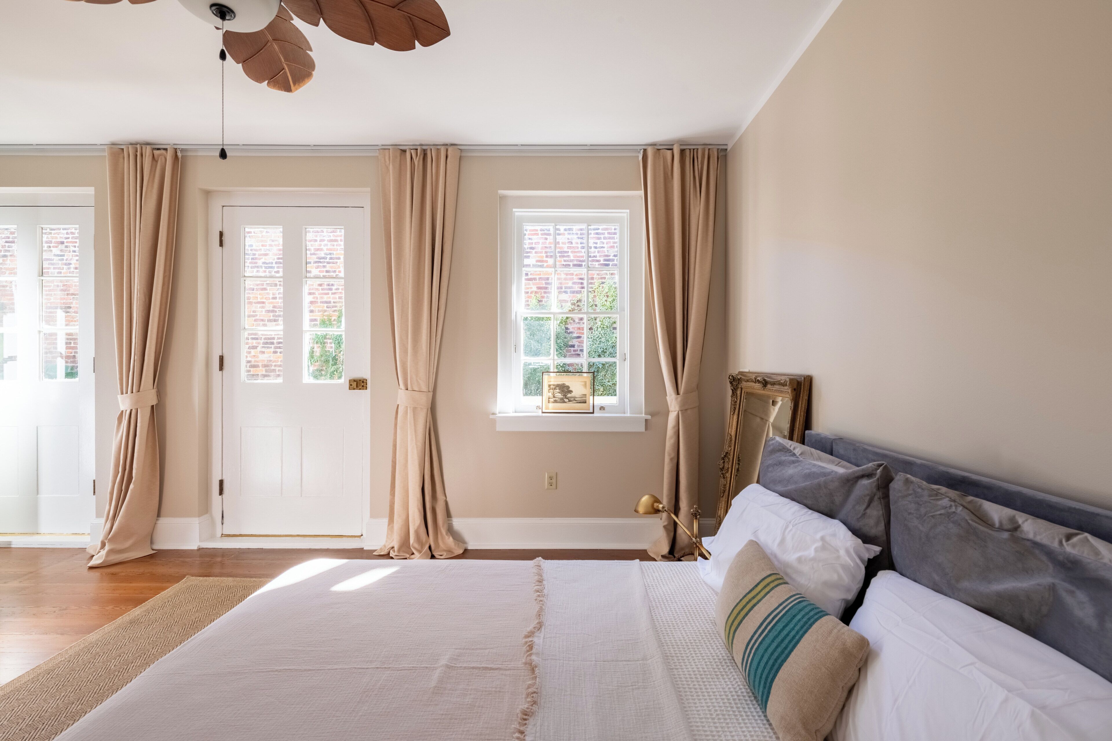 1 dormitorio, tabla de planchar con plancha, wifi y ropa de cama