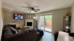 Living area - 1-bedroom apartment in soothing Austin (Austin)