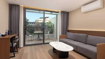 Familien-Zweibettzimmer, Blick auf den Innenhof, zum Innenhof hin