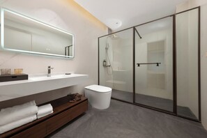 Superior Twin Room, Courtyard View | Bathroom | Shower, rainfall showerhead, free toiletries, hair dryer - Tong Yuan International Hotel Guangzhou East Railway Station Meihuayuan Subway Station Branch  (Guangzhou)
