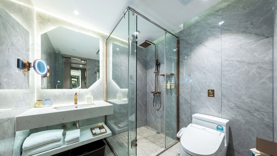 Trendy Romantic Hotel Guangzhou Beijing Road Pedestrian Street Haizhu Square Metro Station Branch