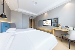 Luxury Twin Room, City View | Desk, laptop workspace, blackout drapes, soundproofing - Trendy Romantic Hotel Guangzhou Beijing Road Pedestrian Street Haizhu Square Metro Station Branch (Guangzhou)