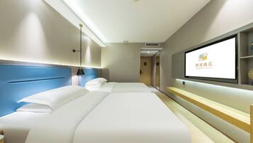 Kamar Twin Superior, tanpa jendela | Meja kerja, ruang kerja ramah laptop, dan tirai kedap cahaya