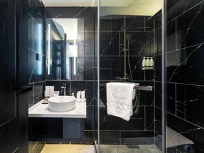 Superior Double Room, City View | Bathroom | Shower, hair dryer, slippers, towels - Yue ApartHotel Guangzhou TaiKoo Hui (Guangzhou)