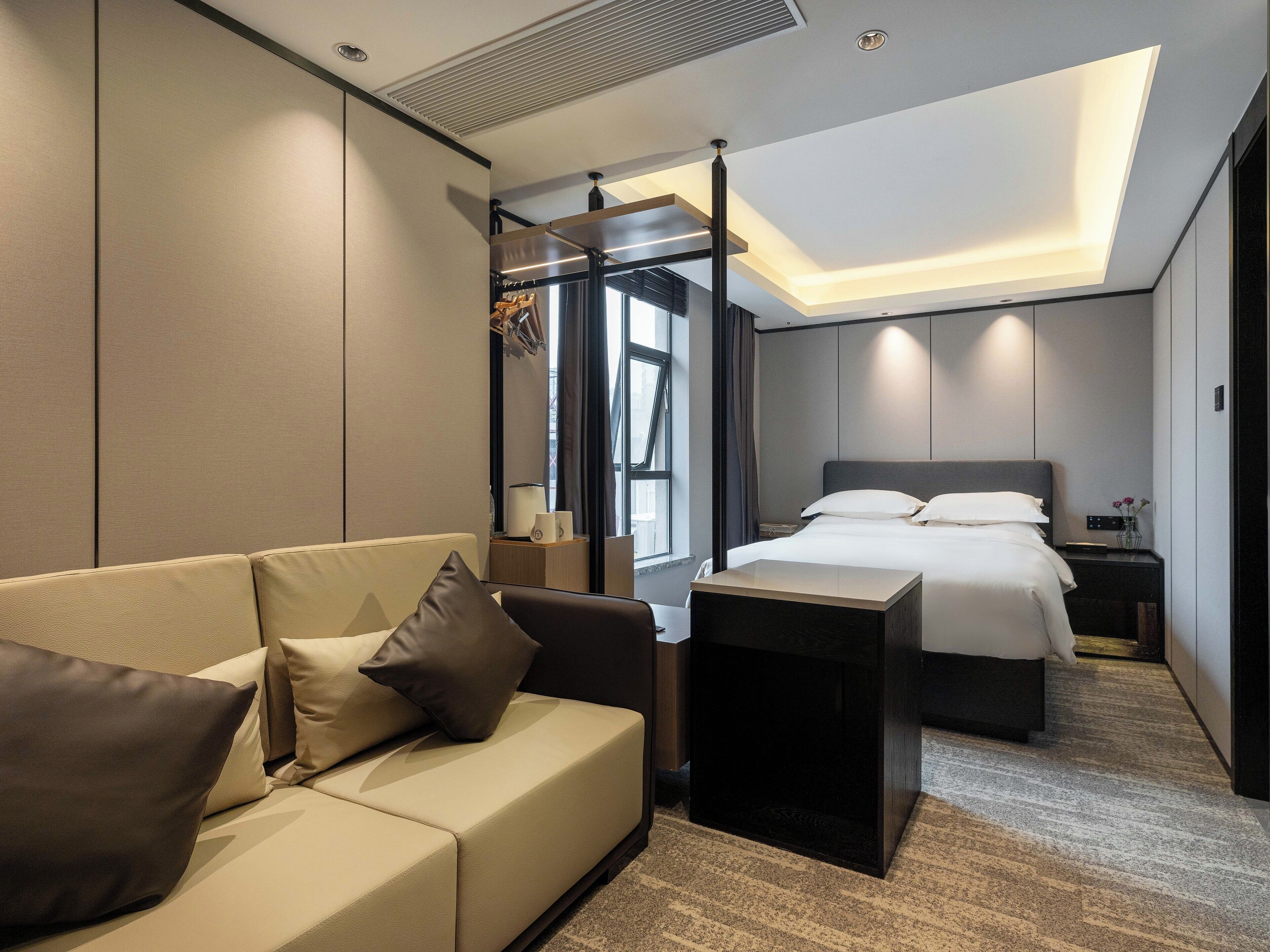 Standard-Doppelzimmer, Stadtblick | Verdunkelungsvorhänge, schallisolierte Zimmer, Bügeleisen/Bügelbrett