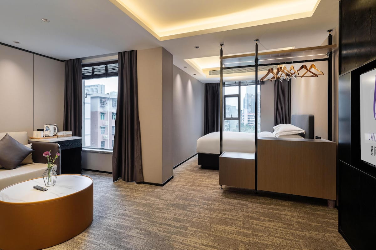 Luxury-Doppelzimmer, Stadtblick | Verdunkelungsvorhänge, schallisolierte Zimmer, Bügeleisen/Bügelbrett