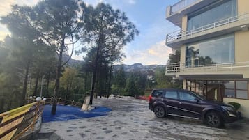 Deluxe Room | Property grounds