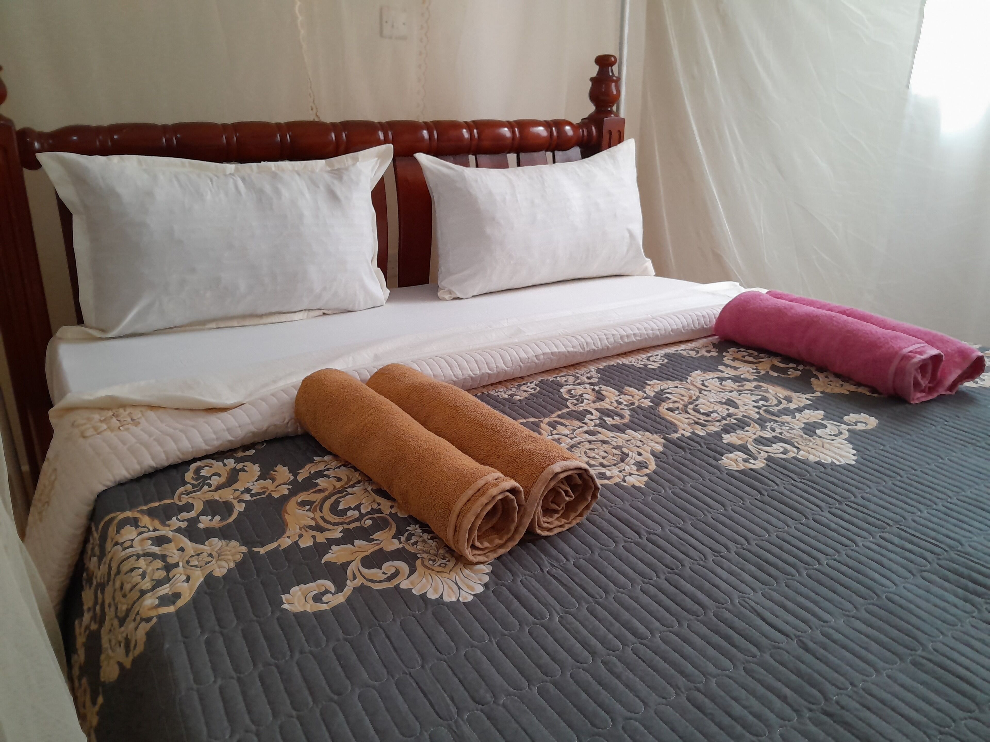 Iron/ironing board, free WiFi