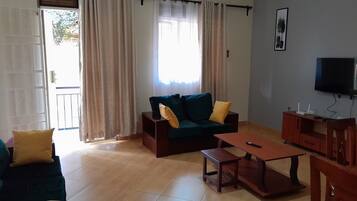 Standard Apartment, Garden View | Living area | Printers