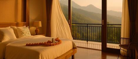 Studio Suite, Balcony, Hill View