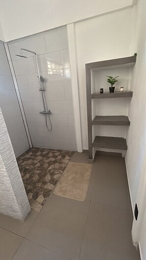 Towels, soap, toilet paper - congo’s house 2-bedroom in quaint San Isidro perfect for relaxing and families (San Isidro)