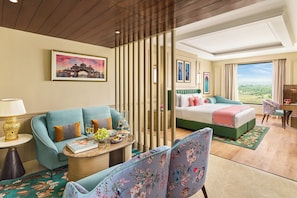 Deluxe Suite | Living area