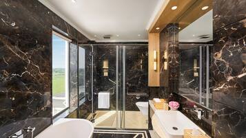 Luxury Suite | Bathroom | Free toiletries, hair dryer, bathrobes, slippers