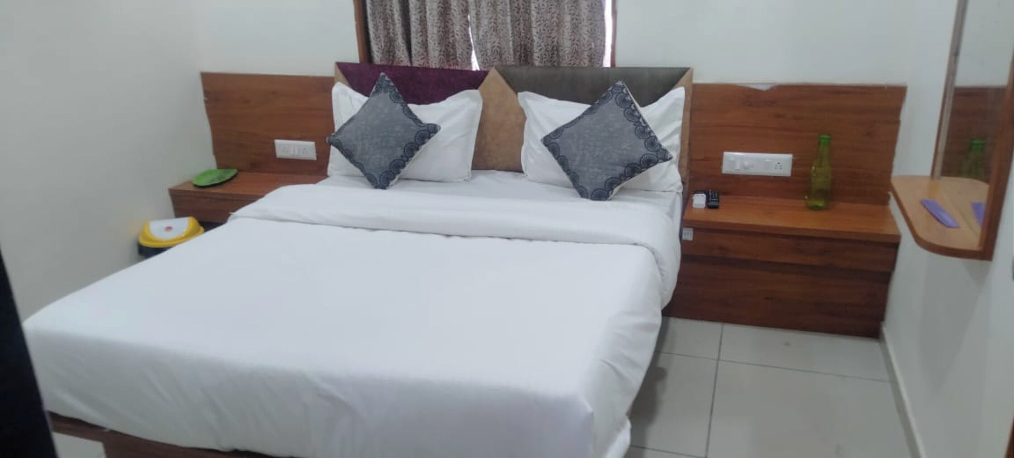 Deluxe Room | Desk, laptop workspace, free WiFi