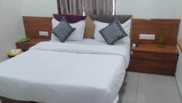 Deluxe Room | Desk, laptop workspace, free WiFi
