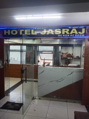 Lobby - HOTEL JASRAJ (ahmedabad)